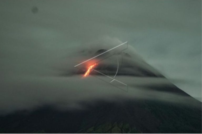 Bertekanan Lemah, Gunung Merapi Keluarkan Guguran Lava Pijar Delapan Kali