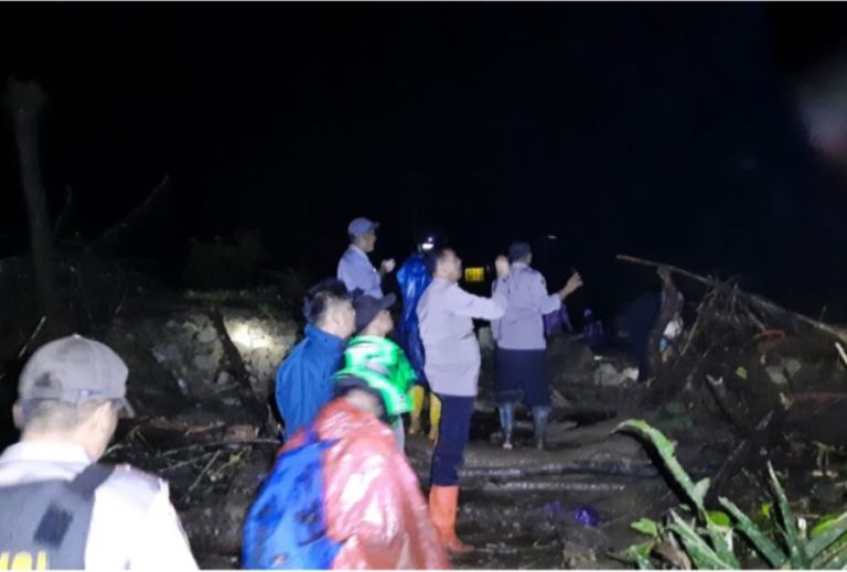 Ditemukan dalam Keadaan Meninggal, Satu Warga Tertimbun Material Longsor di Pasaman Barat