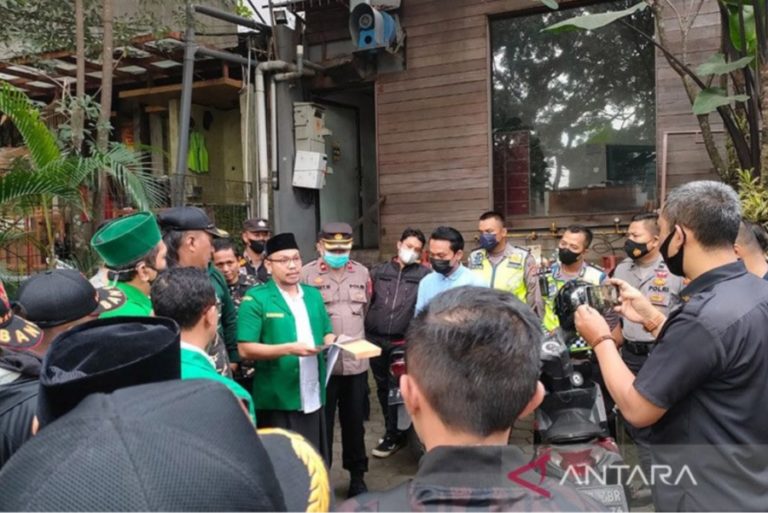 Serahkan Masalah ke Proses Hukum, Atas Nama Holywings Hotman Paris Minta Maaf