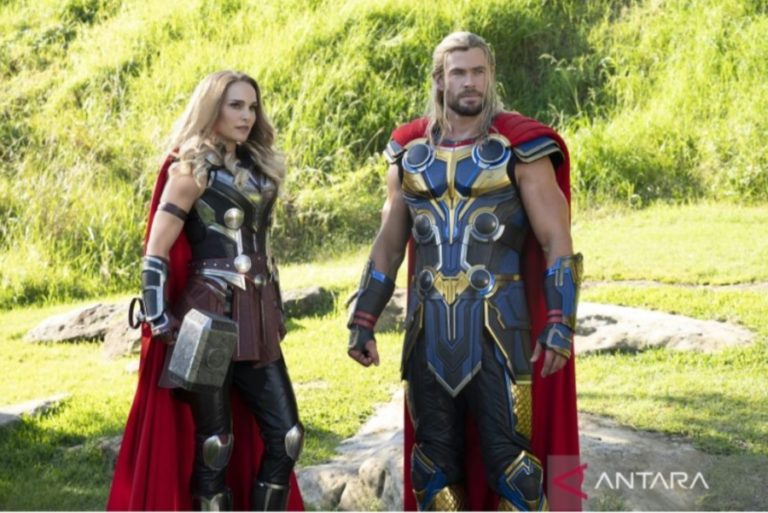 Memainkan Satu Dekade, Chris Hemsworth Akui Terhubung dan Karakter Berkembang di Dua Film ‘ Thor’
