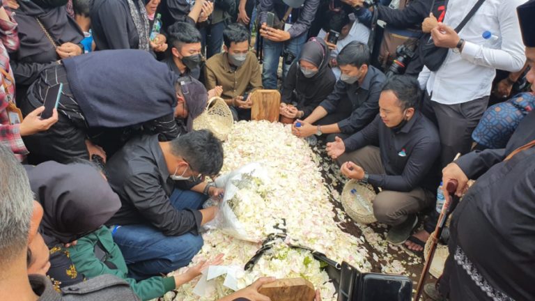 Ridwan Kamil Lepas Eril ke Liang Kubur, Ananda Emmeril Telah Selesai Tugasnya di Dunia dengan Paripurna