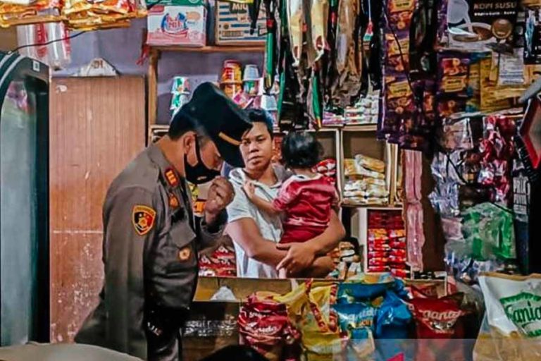Pantau Minyak Goreng Pasca Pencabutan Subsidi, Polisi Blusukan ke Warung dan Toko