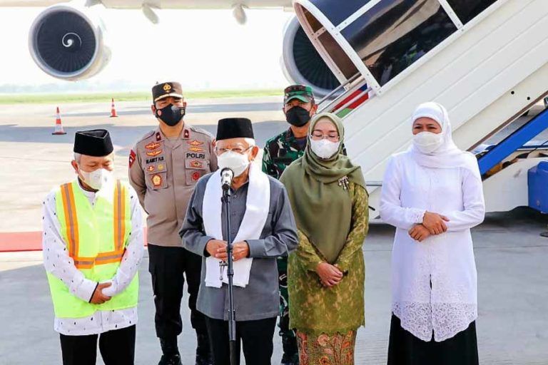 Wapres Ma’ruf Amin Berangkatkan 449 Jamaah Haji Kloter Pertama Asal Jatim