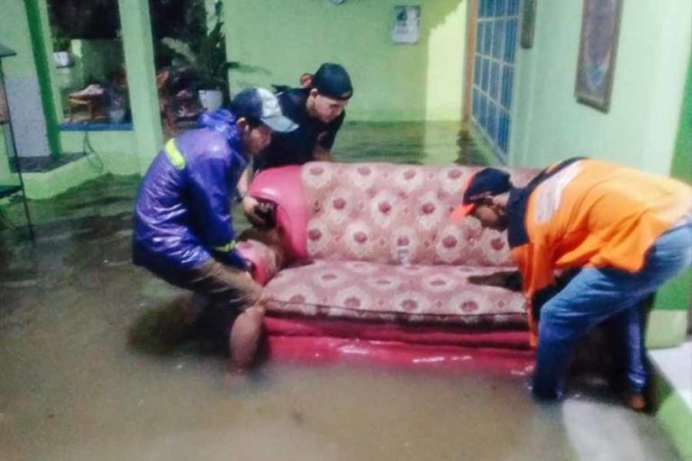 Banjir Kabupaten OKU Sumsel, Ratusan Warga Terdampak Mulai Terima Bantuan