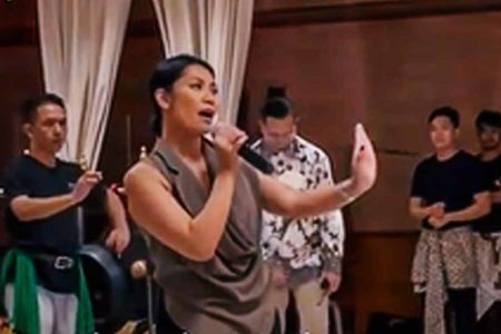 Mengulang Sejarah 133 tahun Silam, Aksi Nyinden Anggun di Paris Bikin Bangga Indonesia