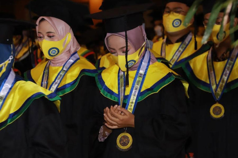 Kembali Gelar Wisuda Luring, Unair Luluskan 1034 Mahasiswa