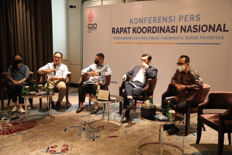 Pesawat Tujuan Bali Penuh, Luhut: Artinya Paraiwisata Mulai Pulih