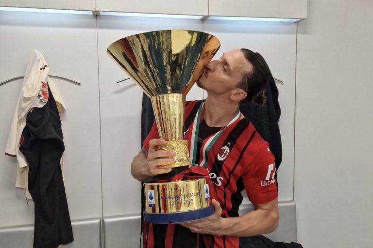 Zlatan Ibrahimovic Perpanjang Kontrak dengan AC Milan Satu Musim ke Depan