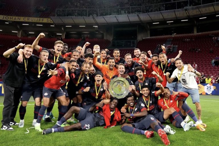 Hatrick Guus Til Bawa PSV Kalahkan Ajax 5-3 di Johan Cruijff Schaal