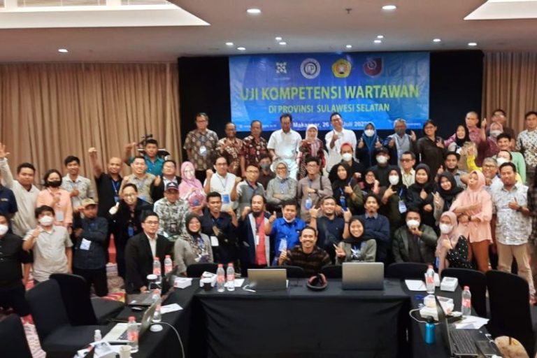 Tingkatkan Kualitas, Puluhan Wartawan di Makassar Ikuti Uji Kompetensi