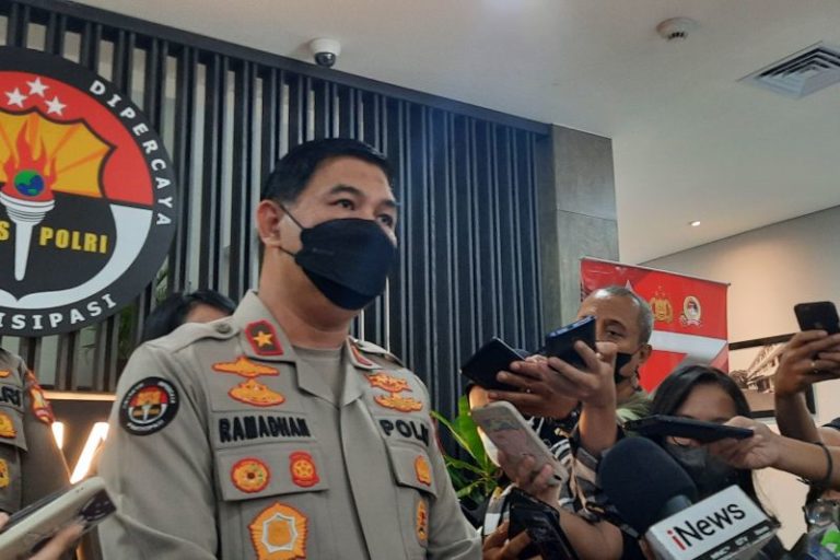 Anggota Polisi Adu Tembak Akibat Pelecehan ke Istri Kadiv Propam