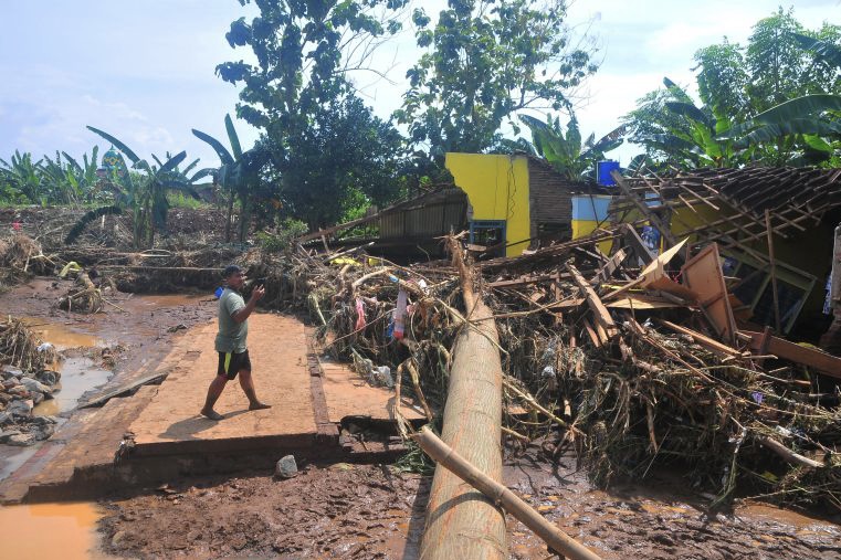 Banjir Bandang Terjang Kabupaten Pati, Ganjar Kirim Tim Gabungan