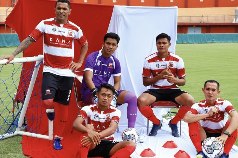 Madura United Luruskan Polemik Merah-Putih di Foto Peluncuran Jersey Baru
