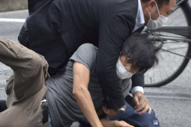 Media Sosial Facebook dan Twitter Hapus Video Penembakan Shinzo Abe