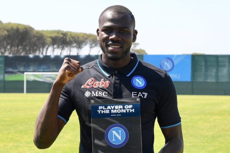 Hijrah ke Premier League, Koulibaly Selangkah Lagi Gabung Chelsea