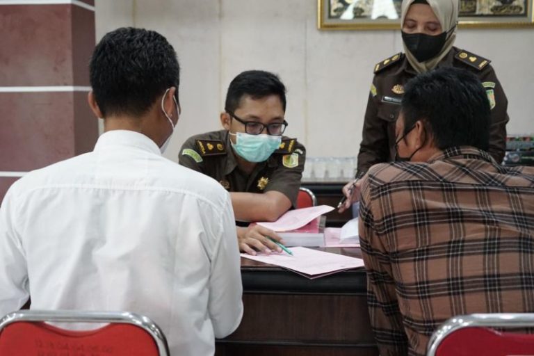 Dua Pengemplang Pajak Diserahkan ke Kejaksaan Negeri Jombang