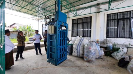 Program Bank Sampah PLN Kalbar, Ubah Sampah Plastik jadi Cuan
