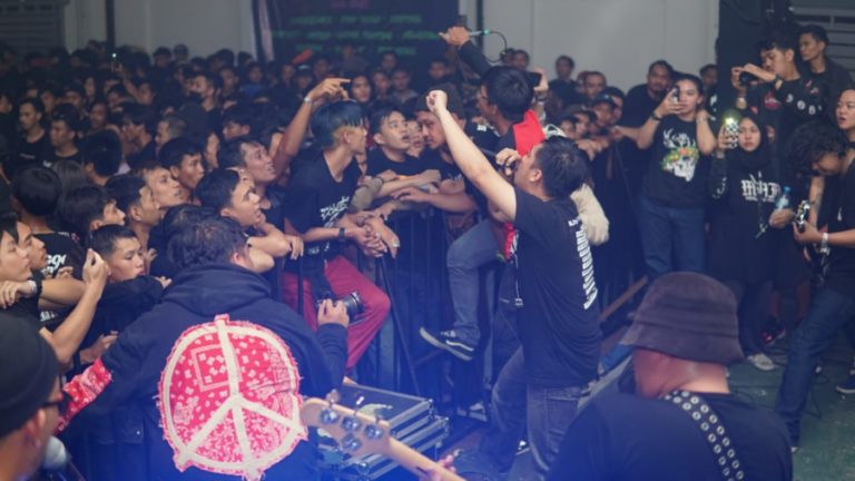 Sukses Guncang panggung Soundliar 222, Masyarakat Nikmati Penampilan Lemon Djin