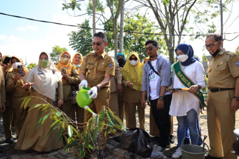 Penghijauan Manfaatkan Lahan Kosong, Sinergi Pemkot Pontianak dan Pemprov Kalbar Dukung FOLU NET SINK 2030