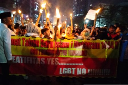 Saat Pawai Obor, Ratusan Warga Tolak Penampilan LGBT di Citayam Fashion Week
