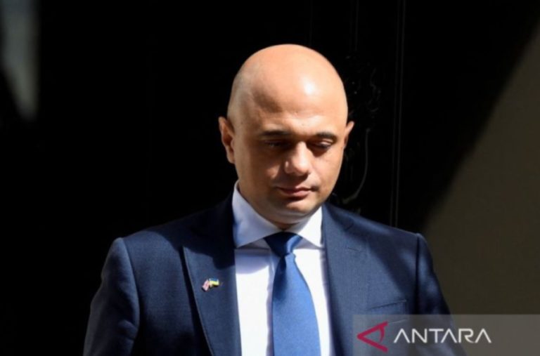 Nyatakan Hilang Kepercayaan Terhadap Kemampuan PM, Menteri Kesehatan Inggris Mengundurkan Diri