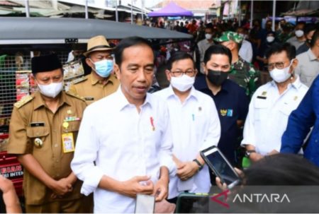Fokus Bekerja, Jokowi: Mendag Harus Dapat Turunkan Harga Minyak Goreng