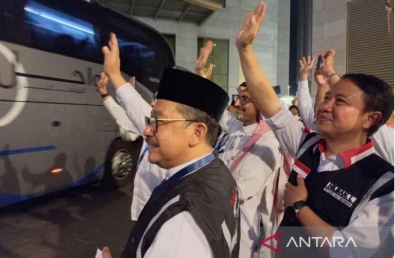 42 Hari di Tanah Suci, Wamenag Lepas Kepulangan 360 Jemaah Haji Asal Solo di Mekkah