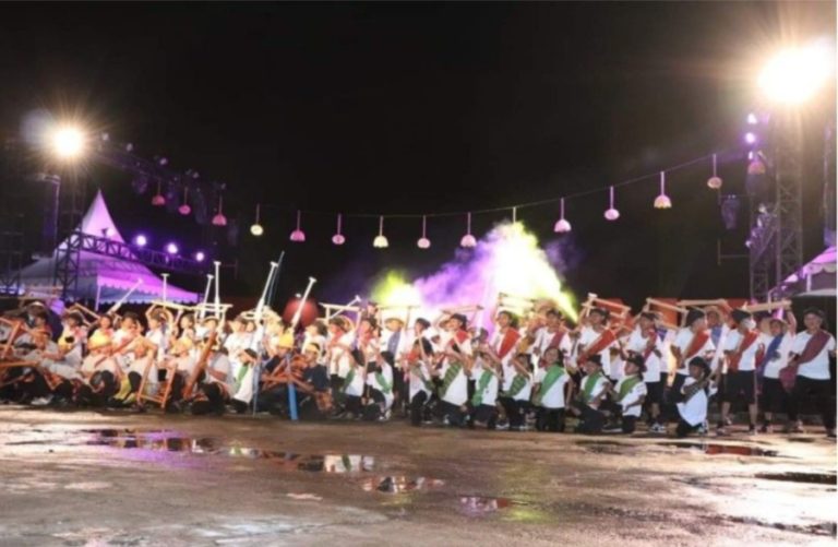 Festival Manakarra Digelar, Menparekraf Terpukau Penampilan Tari Kolosal “Pakkanjilong”