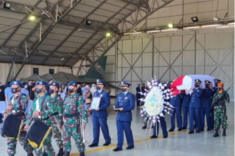 Akan Diterbangkan ke Jakarta, Jenazah Pilot T-50i Golden Eagle Disemayamkan di Lanud Iswahjudi Magetan
