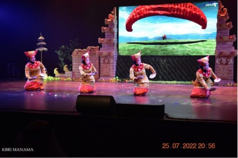 Memukau Pengunjung, Kedutaan Besar RI di Bahrain Gelar Pertunjukan Angklung dan Tari Tradisional