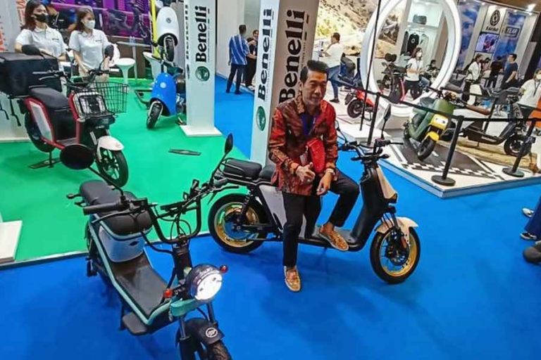 Motor Listrik Citi Ezi dan Mini Ezi Dipajang di PEVS 2022, Ini Bocoran Harganya
