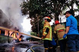 Diduga Korsleting, Barak Paldam di Balikpapan Hangus Terbakar