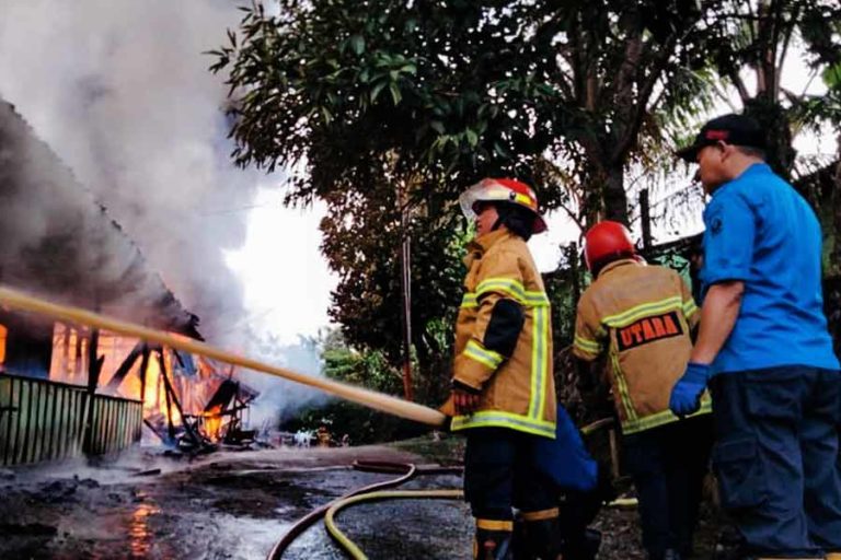 Diduga Korsleting, Barak Paldam di Balikpapan Hangus Terbakar