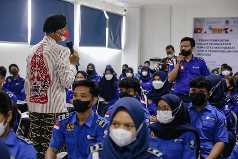 Dinilai Lebih Paham Kebencanaan, Ganjar Ajak Mahasiswa Akbara Sosialisasi Mitigasi ke Sekolah