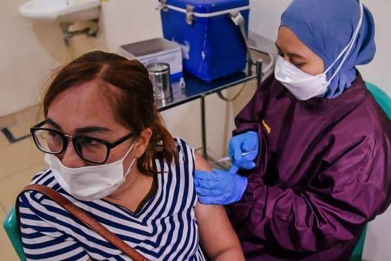 Antisipasi Lonjakan Covid-19, Warga Sumut Kebut Vaksinasi Booster
