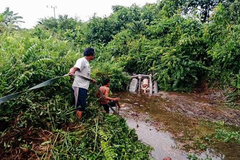 Kecelakaan Jalan Trans Kalimantan, Satu Keluarga Meninggal