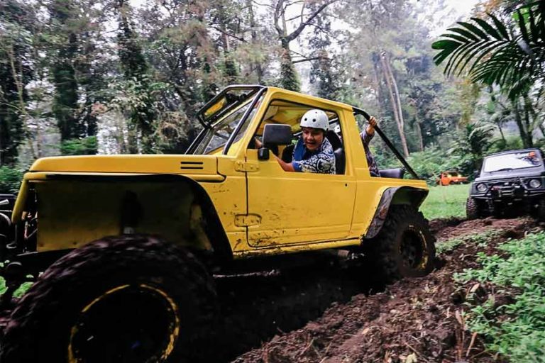 Coba Jalur Offroad Gunung Slamet, Ganjar Sempat Ganti Mobil karena Mogok