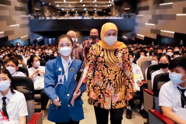 Songsong Indonesia Emas 2045, Gubernur Khofifah Ajak Generasi Muda Perkuat Bekal Keterampilan Sosial