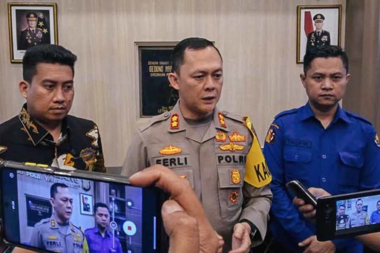 Pelaku Penusukan Istri dan Anak di Malang Serahkan Diri ke Polisi