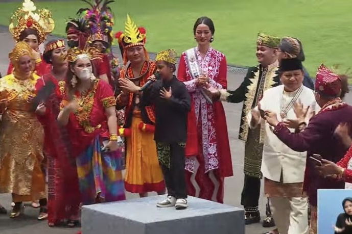 Farel Prayoga Nyanyikan Lagu Dangdut ‘Ojo Dibandingke’ di Hadapan Jokowi