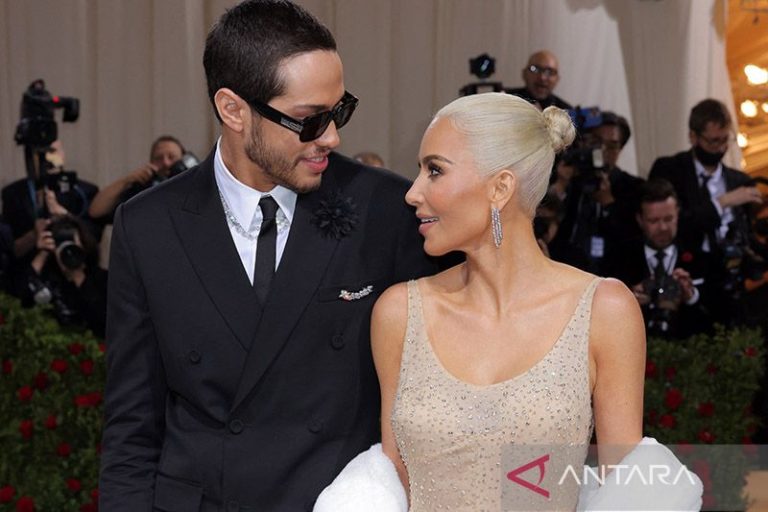 Berkencan Sembilan Bulan, Kim Kadarshian dan Pete Davidson Akhiri Hubungan