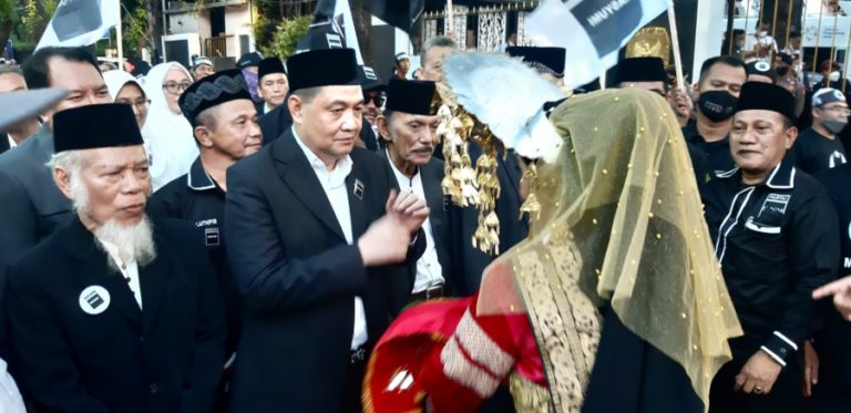 Teriakkan Takbir Iringi Partai Masyumi Daftar ke KPU