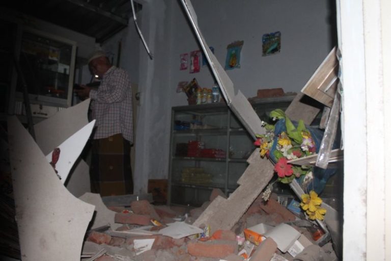 Akibat Gempa Magnitudo 5,8 Satu Rumah di Lombok Rusak Berat