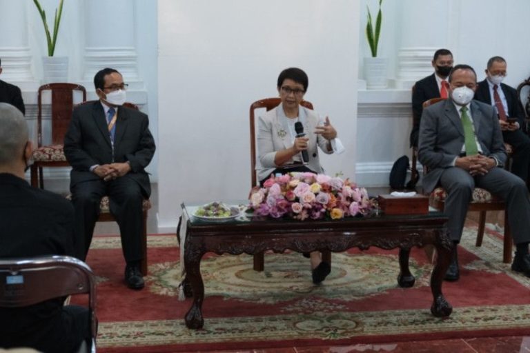 Menlu RI Temui 62 WNI yang Jadi Korban Penyekapan di Kamboja