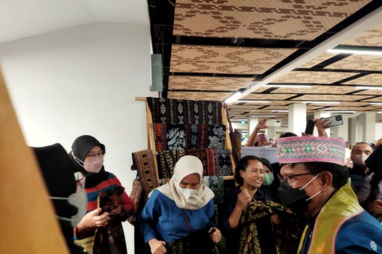 Kembangkan Pariwisata Holistik di NTT, Menkominfo Minta Pemda Siapkan SDM Lokal