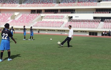 Resmi, Presiden Jokowi Luncurkan Papua Football Academy di Stadion Lukas Enembe