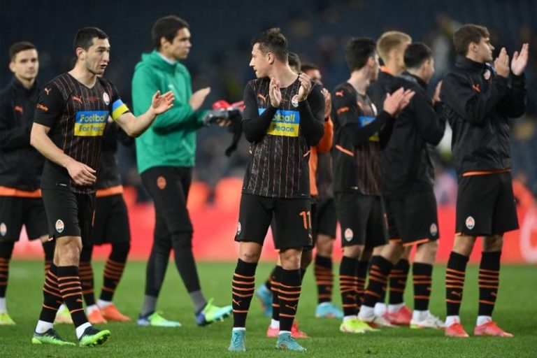 Perang Belum Usai, Liga Sepakbola Ukraina Kembali Dimulai