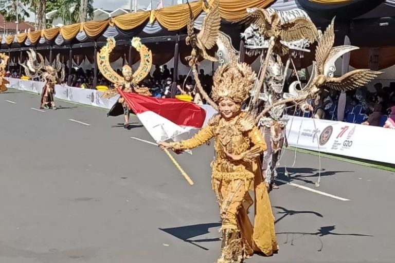 WACI Jember Fashion Carnaval Hadirkan Ragam Keraifan Lokal Nusantara