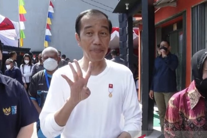 Berawal di Sentani, Presiden Jokowi Mulai Bagikan Bansos Pengalihan Subsidi BBM di Papua
