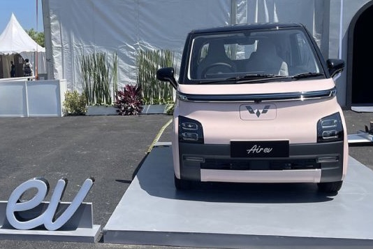 Wuling Kerja Sama dengan PLN Mudahkan Pemilik Air EV Isi Baterai